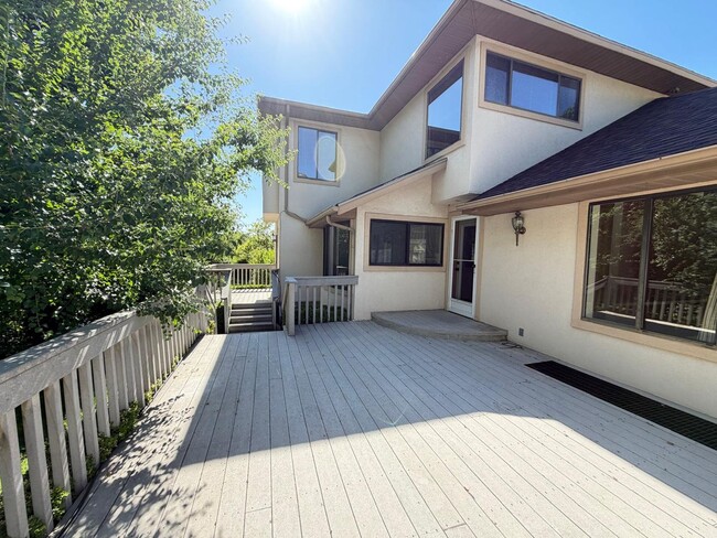 Building Photo - 2298 E Oak Leaf Way
