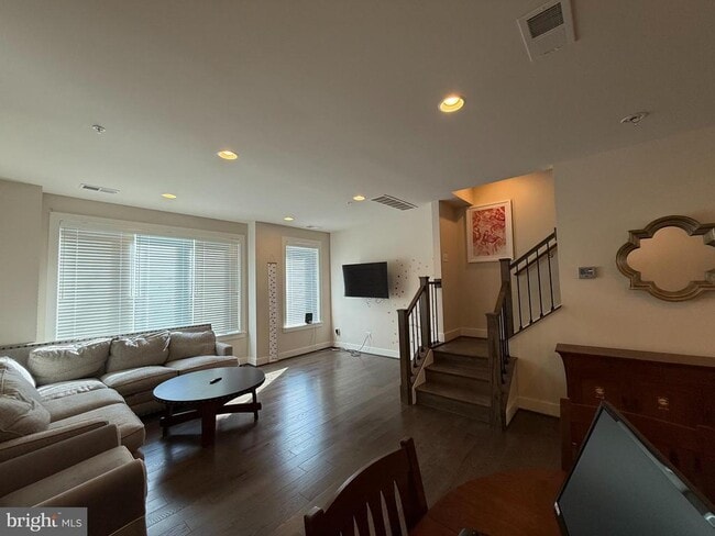 Building Photo - 6611 Eames Wy