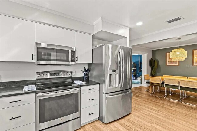 Building Photo - 1596 Idle Dr NE