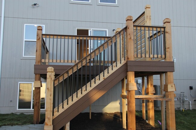 Building Photo - PKR Investments LLC(3715SWClaytonDR)