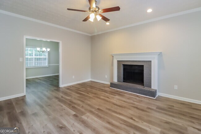 Building Photo - 220 Chesterfield Ct