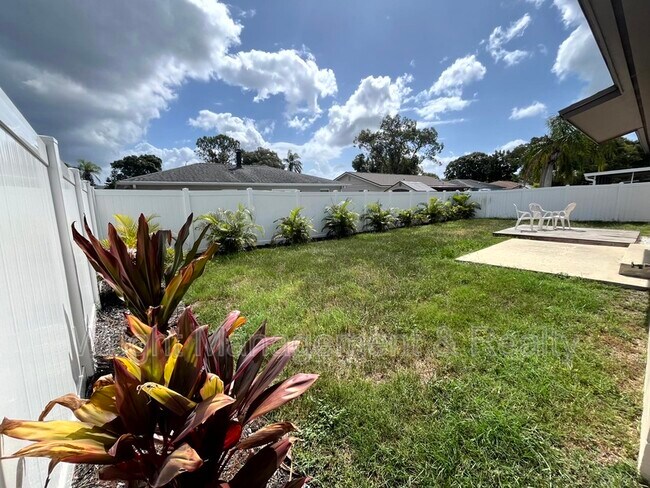 Building Photo - 1403 Stonehaven Way
