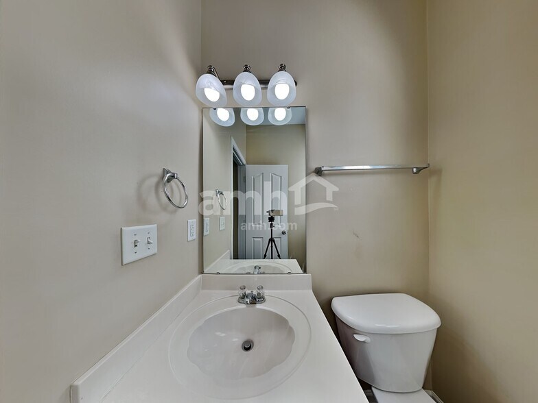 Building Photo - 115 Portland Falls Dr