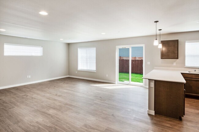 Building Photo - Newly Built 4bd 2.5ba in LSSD