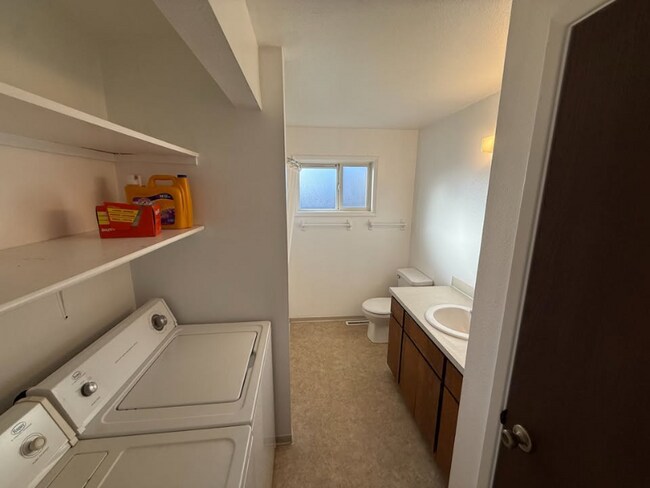 Building Photo - 1710 6th St