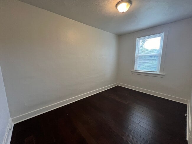 Building Photo - Charming Rowhouse in the Heart of Morningside!