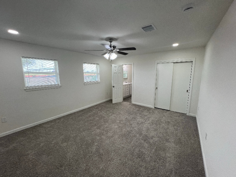 Building Photo - 1 10th Ave N