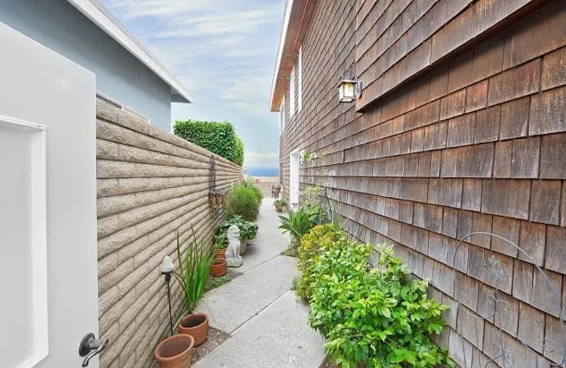 Building Photo - 1560 E Oceanfront