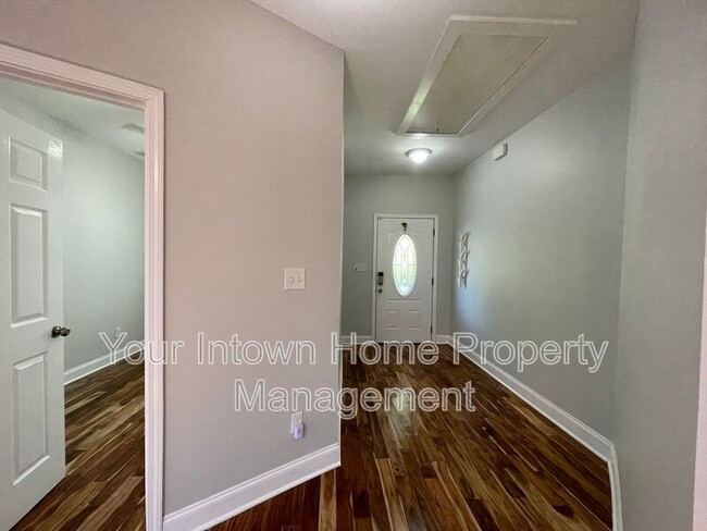 Building Photo - 548 Ontario Ave SW