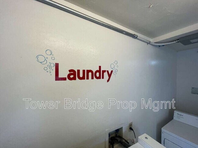 Building Photo - 474 Harding Ave