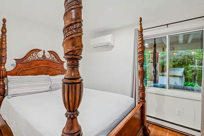 Building Photo - 2364 Willard Rd