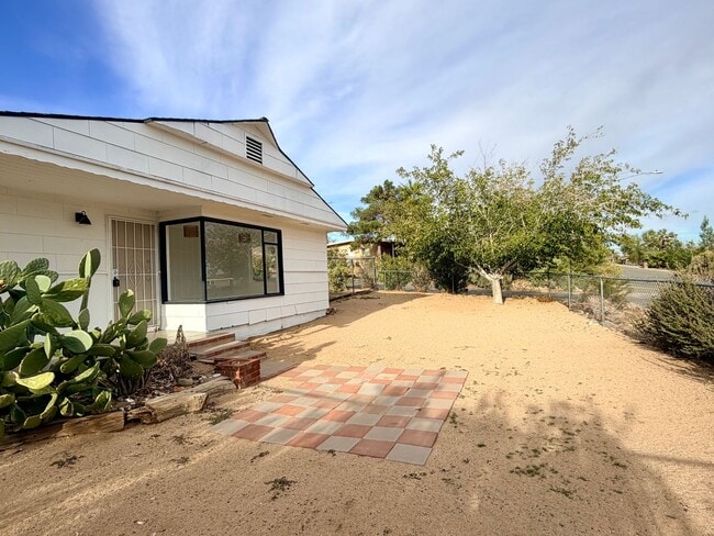 Building Photo - Modern 3-Bedroom Desert Bungalow with Stunning Views – Unfurnished - Price reflects MOVE IN SPECI...