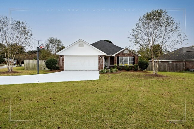 Building Photo - Gorgeous 3 Bed 2 Bath Brick Cottage on Corner Lot