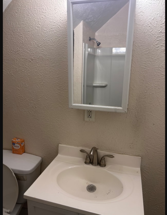 Building Photo - 6010 Wakefield Ave