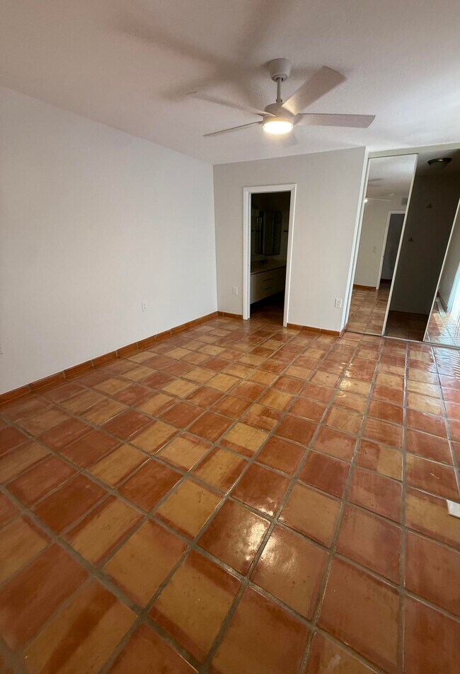 Building Photo - 2431 24th Ct