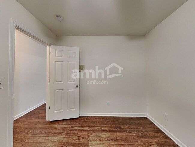 Building Photo - 10 Oakville Ct