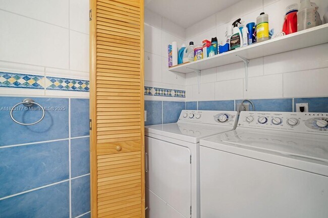 Building Photo - 3610 Yacht Club Dr