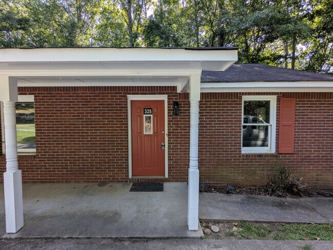 Building Photo - 325 Reeceburg Rd SE