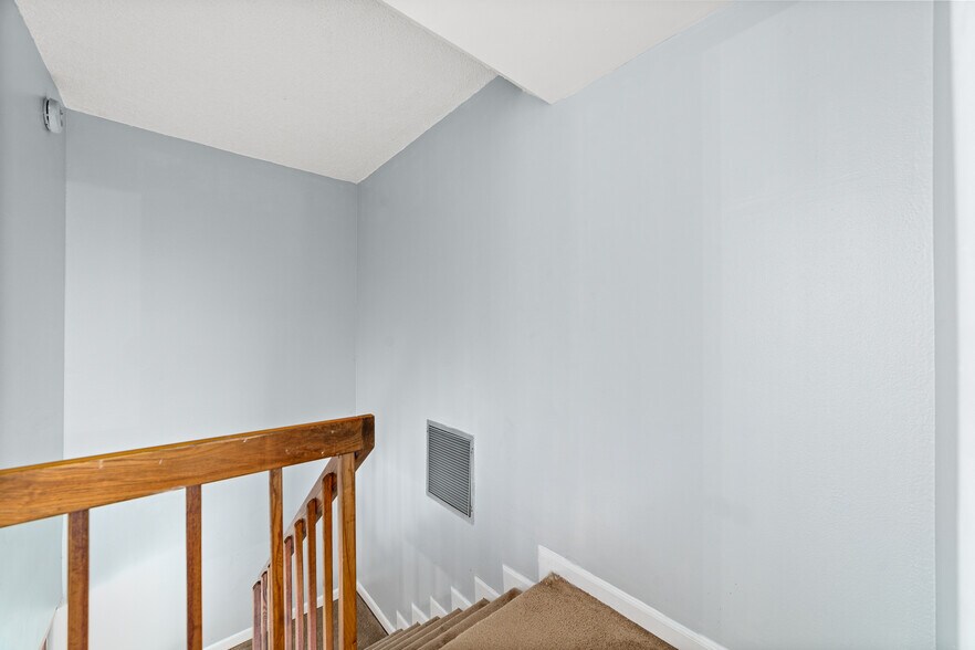 Building Photo - 3425 San Bernadino Dr