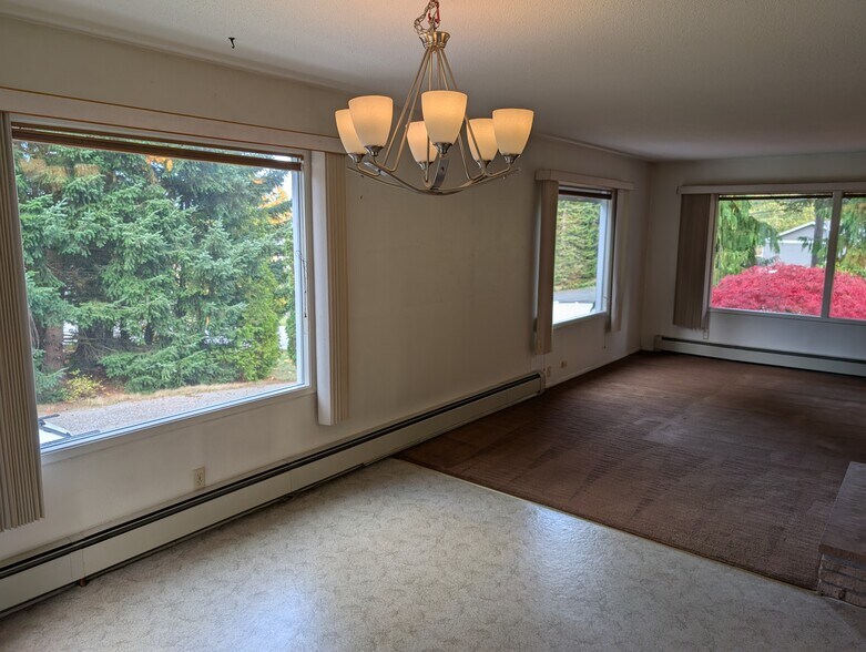 Building Photo - 2575 Yew Street Rd