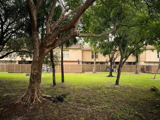 Building Photo - 855 NW 80th Way