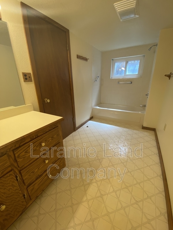 Building Photo - 2664 W Jefferson St