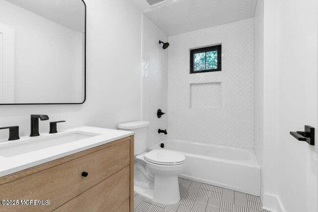 Building Photo - 514 River Rd