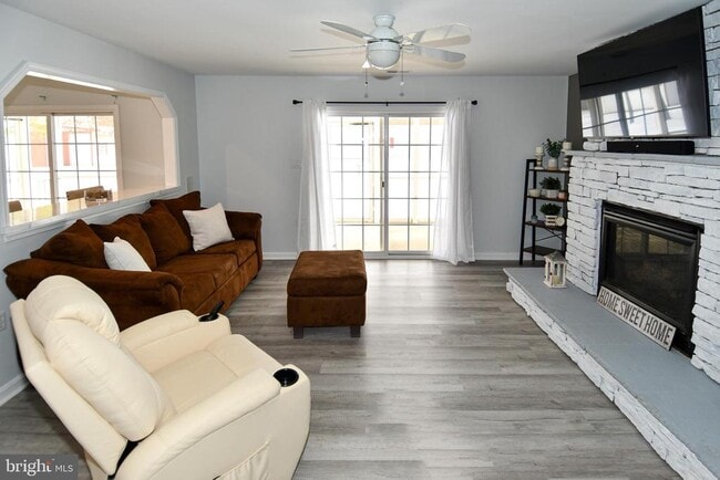 Building Photo - 10049 Meleen Dr