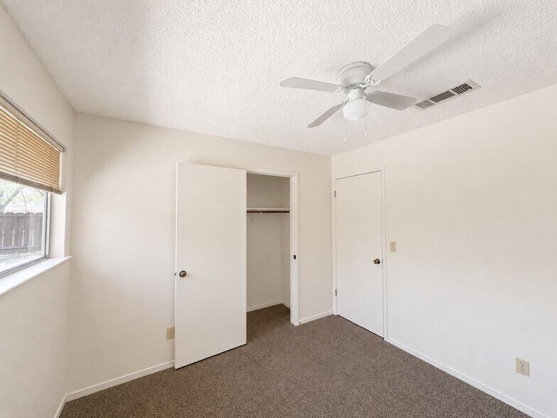 Building Photo - 3440 La Jolla Way