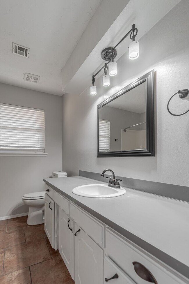 Building Photo - 3 Bed 2 Bath in Norman