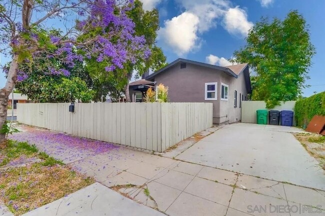 Primary Photo - 3891 Superba St