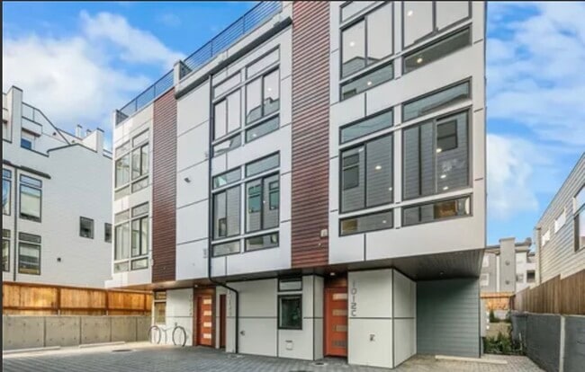 Building Photo - 1012 NE 92nd St