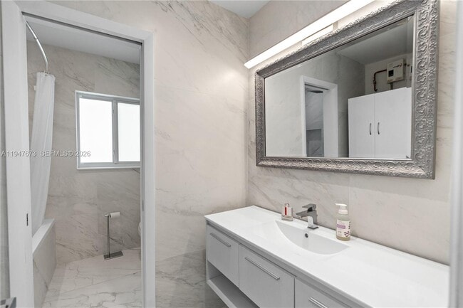 Building Photo - 251 NE 44th St