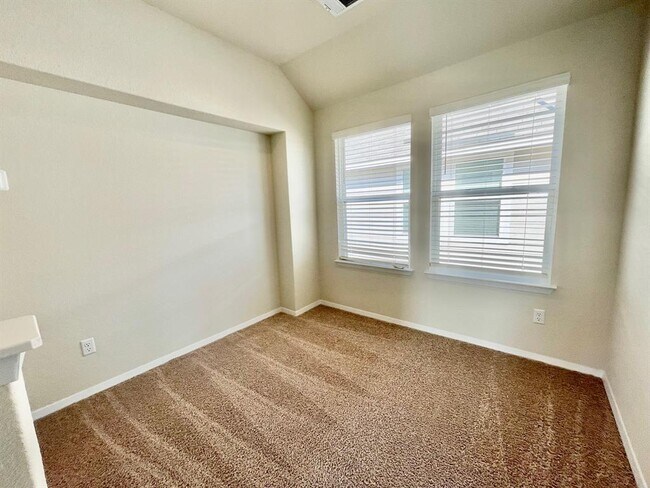 Building Photo - 111 Living Reef Dr