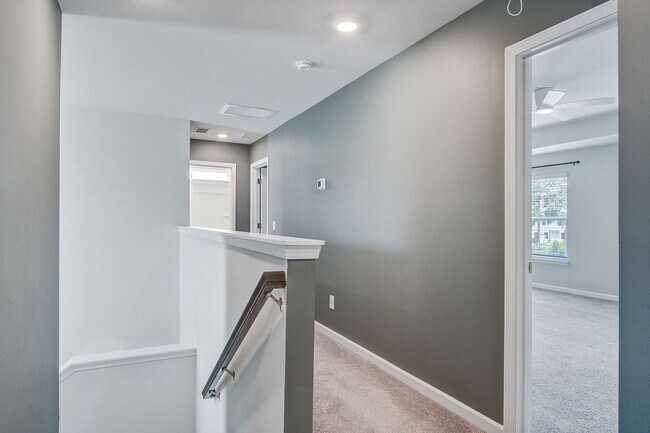 Building Photo - 2732 Harmony Lake Dr