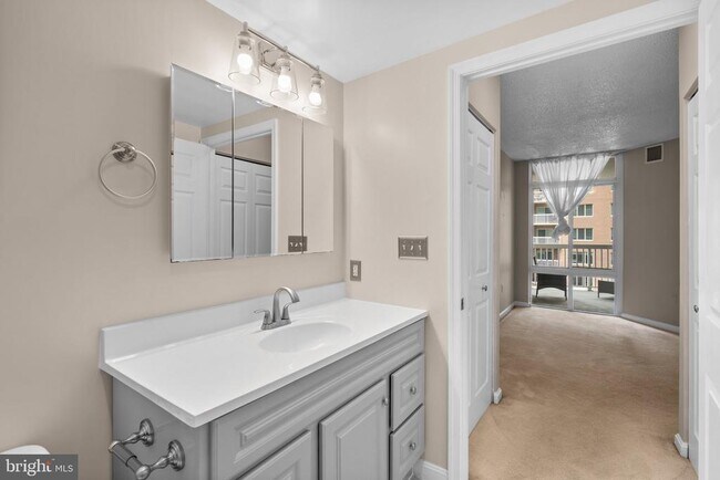 Building Photo - 3101 N Hampton Dr