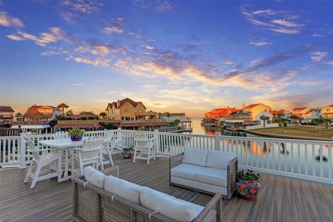 Building Photo - 1834 Tiki Dr