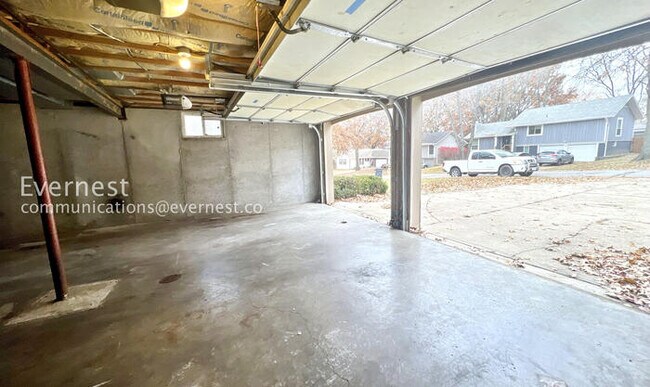 Building Photo - 309 SW Richwood Ln