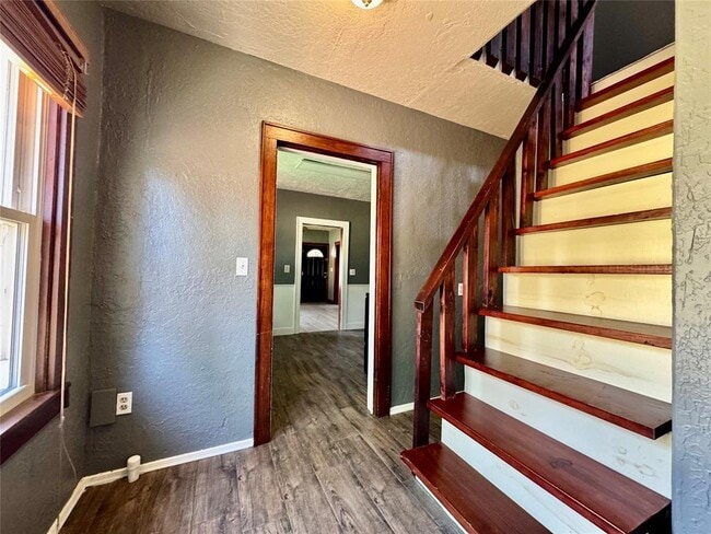 Building Photo - 609 N Caddo St