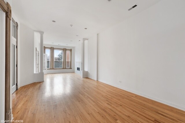 Building Photo - 747 S Western Ave