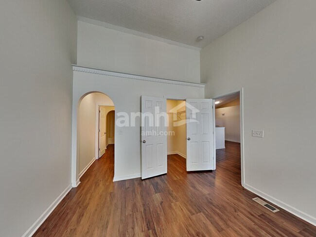 Building Photo - 7037 Crescent Boat Ln