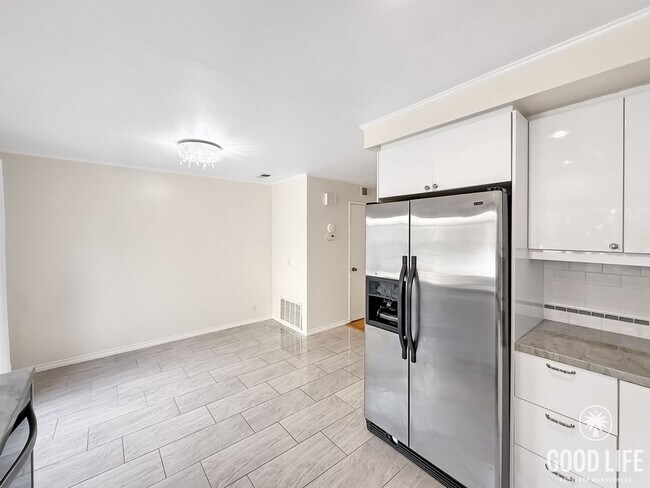 Building Photo - Beautiful 2B/2.5BA Townhouse in Carmel Val...