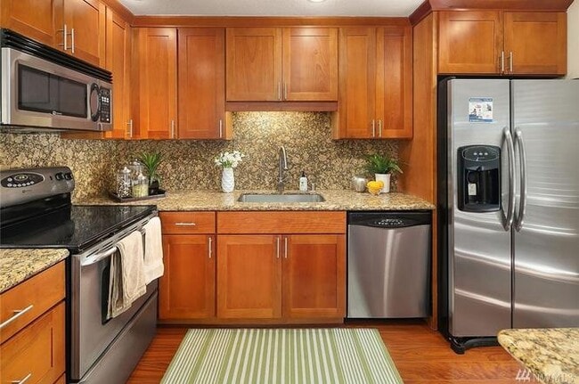 Beautiful kitchen - 1605 102nd Pl NE