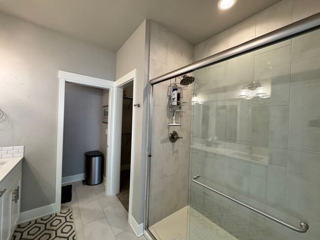 Building Photo - FOR RENT - Furnished 3 bed, 2 bath NorthWest Crossing Modern Townhome