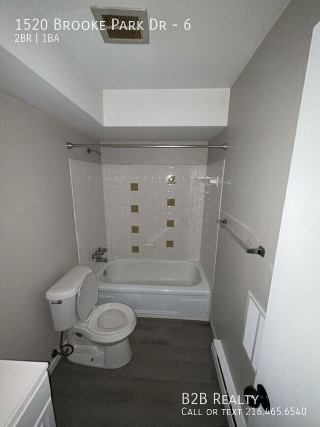 Building Photo - 1520 Brooke Park Dr