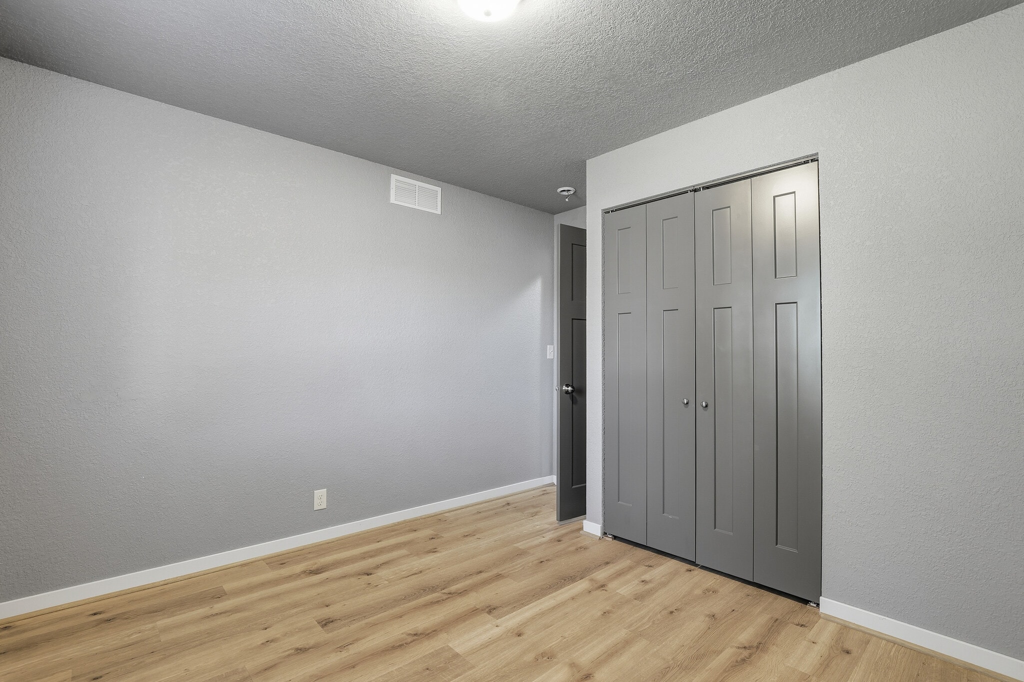 Building Photo - 2104 Prairie Ave