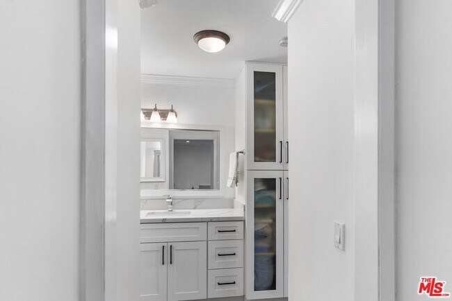 Building Photo - 1351 N Orange Dr