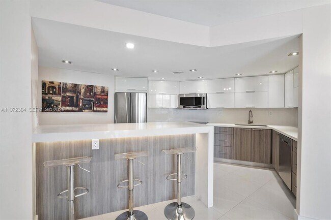 Building Photo - 600 Parkview Dr