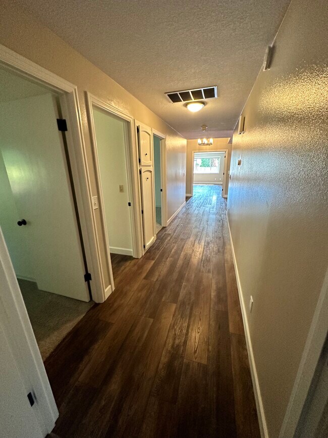 Building Photo - 14815 SW 141st Ave
