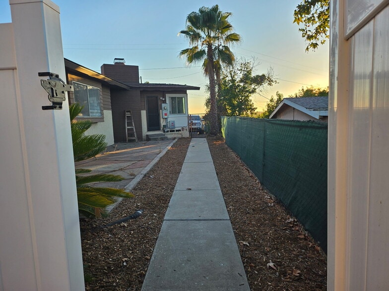 Building Photo - 3237 S Bonita St